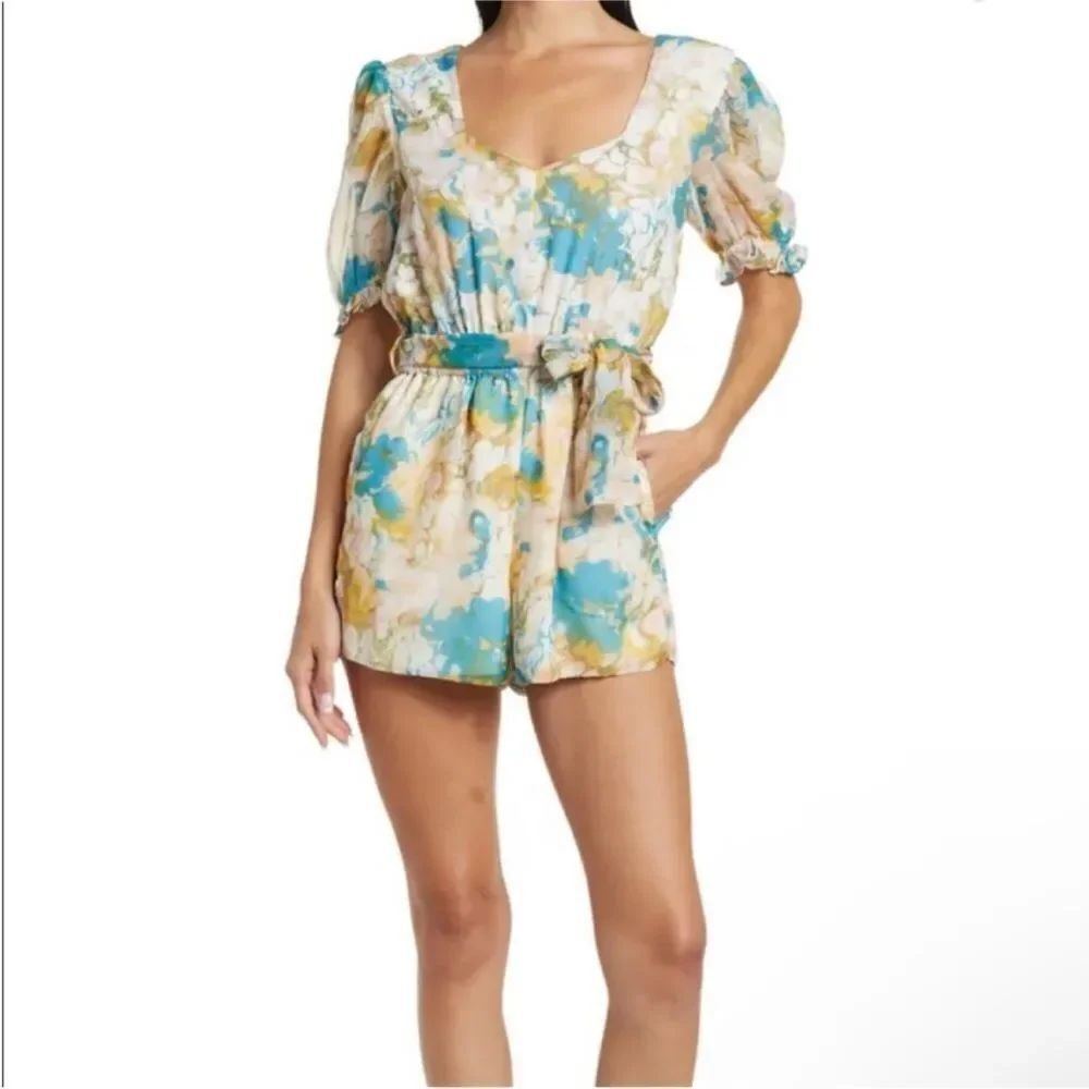 WALTER BAKER | NEW Weslie Water Lily Floral Puff Sleeve Romper Women’s Size XL